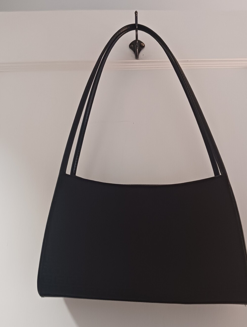 Elegant Black Shoulder Bag with Double Strap